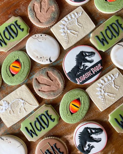 Jurassic Cookies Decorated, Jurassic Park Cookies Decorated, Jurassic Park Party Cake, Animal Birthday Cookies, Jurassic World Cookies, Jurassic Park Cookies, Jurassic World Cake, Mickey Mouse Clubhouse Invitations, Dinosaur Birthday Theme