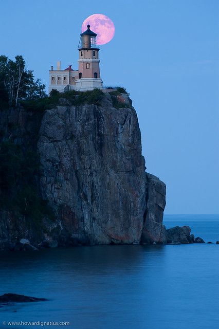 Lighthouse On A Cliff, Lighthouse On Cliff, Photographing The Moon, Split Rock Lighthouse, Lighthouses Photography, Silver Bay, Split Rock, Lighthouse Photos, Lighthouse Pictures