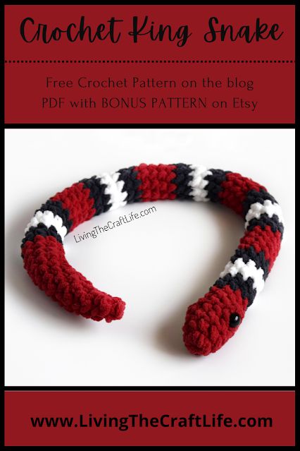 Amigurumi Patterns, Crochet Snake Pattern Free, Snake Amigurumi, Crochet Snake, King Snake, Creepy Creatures, Crochet Keychains, Crocheted Things, Quick Crochet Projects