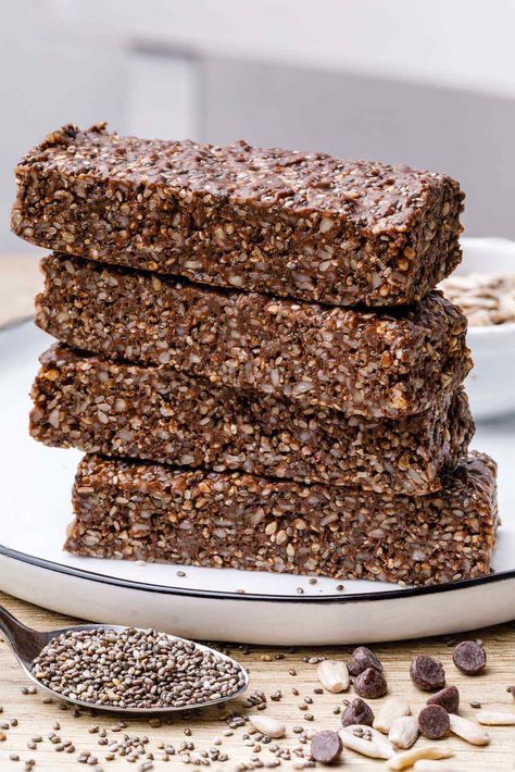 The Healthiest Homemade Protein Bars Ever (Very low sugar!) - Healthy Substitute Essen, Homemade Protein Bars Healthy, Low Sugar Protein Bars, Homemade Protein Bars, Vegan Bars, Healthy Protein Bars, Bars Healthy, Low Calorie Protein, Low Fat Protein