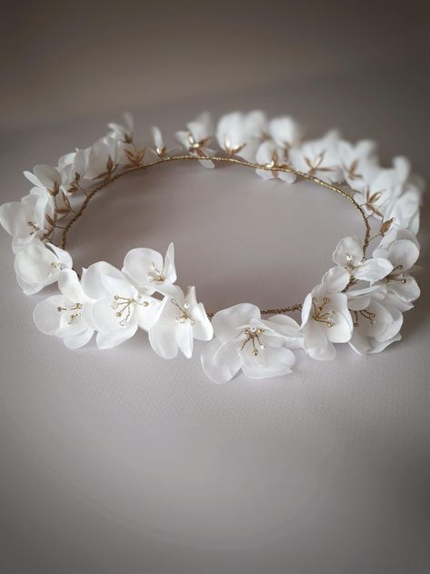 Wedding Flower Crown. Bridal Hair Wreath White 3171 | Etsy Bridal Hair Accessories Flower Floral Headpiece, Flower Bridal Crown, White Flower Crown Aesthetic, Floral Wedding Headpiece, Wedding Assesories, Flower Crown Aesthetic, Bridal Flower Crowns, Wedding Crown Flower, Flower Wedding Crown