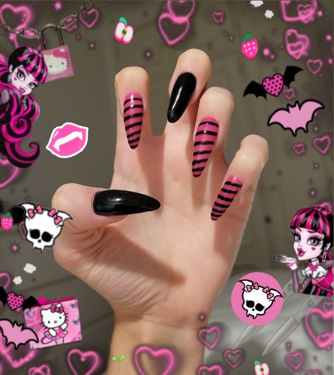 Kawaii Goth Nails Acrylic, Emo Nail Designs Black, Nails Goth Aesthetic, Pastel Goth Nails Simple, Goth Pink And Black Nails, Goth Nails Grunge Black And Pink, Draculaura Nails Ideas, Colorful Black Nails, Nails Acrylic Alternative