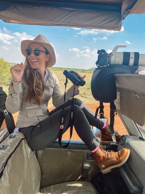 Safari Winter Outfit Women, Safari Dresses Woman, Safari Trip Outfit Ideas, What To Wear Safari, Safari Outfit Women Africa Style, What To Wear On A Safari, Safari Attire For Women, Female Safari Outfit, Safari Women Outfits