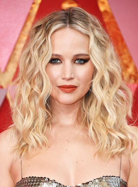 Jennifer Lawrence Hair Oscars 2018 Balayage, Oscars Hair, Jennifer Lawrence Oscar, Champagne Blond, Jennifer Lawrence Hair, Oscar Hairstyles, Celebrity Beauty Secrets, Eternal Beauty, Hair 2018