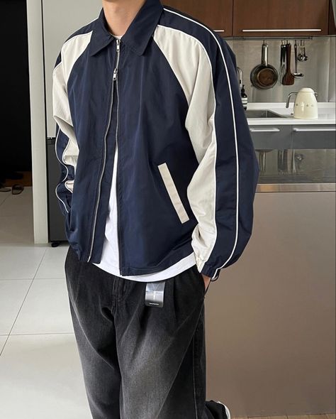 Casual Male Outfits Korean, Male Comfortable Outfits, Sporty Outfits Men Aesthetic, Asian Oversized Fashion Men, Athletic Outfits Men Aesthetic, Sporty Vintage Outfits, Asian Guy Fits, Male Fit Ideas, Douyin Streetwear