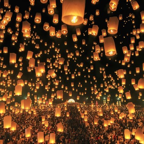 Lantern Festival Aesthetic, Lantern Festival Thailand, Floating Lantern Festival, Lantern Aesthetic, Tangled Lanterns, Festival Aesthetic, Floating Lanterns, Best Honeymoon Destinations, Sky Lanterns