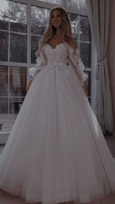 Uneven Bridal Party At Altar, Princess Bride Wedding Ideas, Vjenčanice Princess, Small Bust Wedding Dress, Princess Wedding Dresses Ball Gown Fairytale Cinderella, Cute Wedding Dresses Cinderella, Fancy Wedding Dresses Princesses, Cinderella Inspired Wedding Dress, Princess Ballgown Wedding Dresses