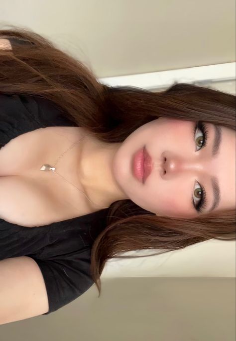 Selfie green eyes contacts beauty brunette asian douyin model dark feminine energy hot cute makeup look baddie abg women blush and contour lashes Makeup Look Baddie, Green Eyes Contacts, Green Eye Contacts, Look Baddie, Innocent Makeup, Blush And Contour, Brunette Asian, Doe Eye Makeup, Feminine Makeup