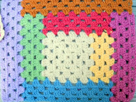 Crochet Log Cabin, Crochet Blanket Diagram, Giant Granny Square, Crochet Prayer Shawls, Knitting Squares, Granny Square Afghan, Crotchet Patterns, Easy Crochet Pattern, Crochet Throw Blanket