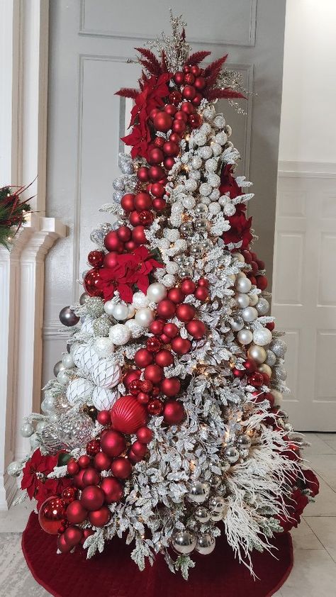 Red And White Christmas Tree Decor, White Silver And Red Christmas Tree, Christmas Tree Ideas Red And White, Christmas Tree White And Red, Red And White Christmas Tree Decorations, Christmas Decor Videos, Red White Silver Christmas Tree, All Red Christmas Tree, Red Christmas Tree Decorations Ideas