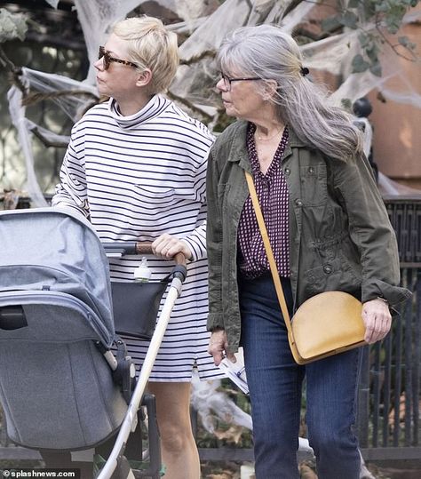 EXCLUSIVE: Michelle Williams enjoys RARE outing with youngest child and mom… after hilarious 'fo-shiz fo-shiz' Justin Timberlake impersonation for Britney Spears' audio book | Daily Mail Online Justin Timberlake, Michelle Williams Hair, Michelle Williams Style, Michele Williams, Celebrity Doppelganger, Third Child, Audio Book, The Big Apple, Michelle Williams