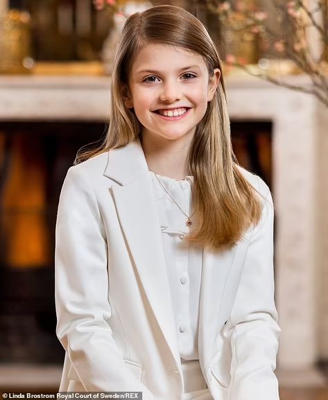 Little queen in the making! Princess Estelle of Sweden is already perfectly poised in a white suit as she poses for her 10th birthday portrait Princess Estelle Of Sweden, Happy 10th Birthday, Royal Blood, Prince Daniel, Princess Estelle, Danish Royal Family, Royal Court, Royal Outfits, Swedish Royals