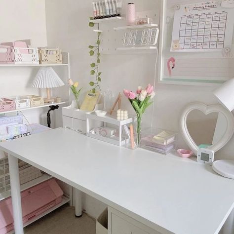 Office Organization Home, Home Office Ideas For Women, Office Desk Home, Stile Preppy, Study Desk Decor, Pastel Room Decor, Home Office Inspiration, Desk Home Office, Organization Home