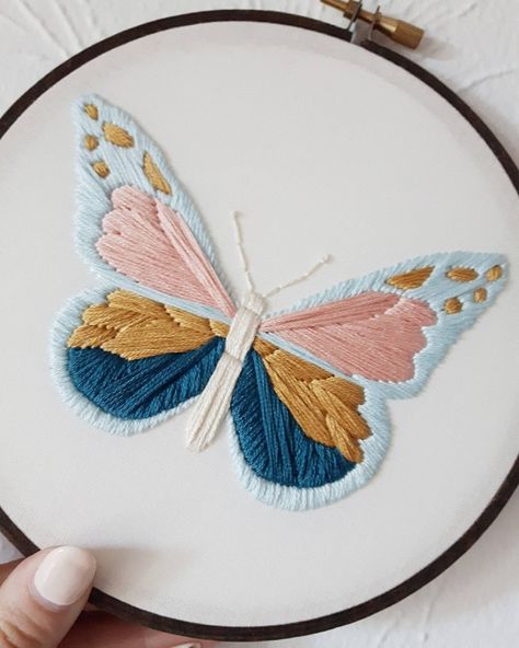 35 Creative Needle Embroidery Painting Ideas For Beginners - Free Jupiter Embroidery Botanical, Nature Embroidery, Desain Tote Bag, Hand Embroidery Patterns Flowers, Diy Embroidery Patterns, Hand Embroidery Projects, Pola Kristik, Pola Sulam, Butterfly Embroidery