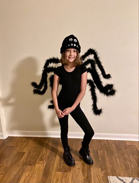 Easy Spider Costume For Women, Easy Diy Spider Costume, Spider Custome Halloween, Diy Spider Legs Costume, Women Spider Costume, Black Spider Costume, Diy Spider Legs For Costume, Spider Outfit Ideas, Spider Family Costume