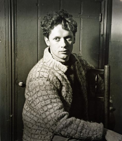 Welcome to the official Dylan Thomas website Writers And Poets, Dylan Thomas Quotes, Great Philosophers, Famous Poets, Dylan Thomas, Thomas Aquinas, The Orator, Taylor Swift Songs, White Horses