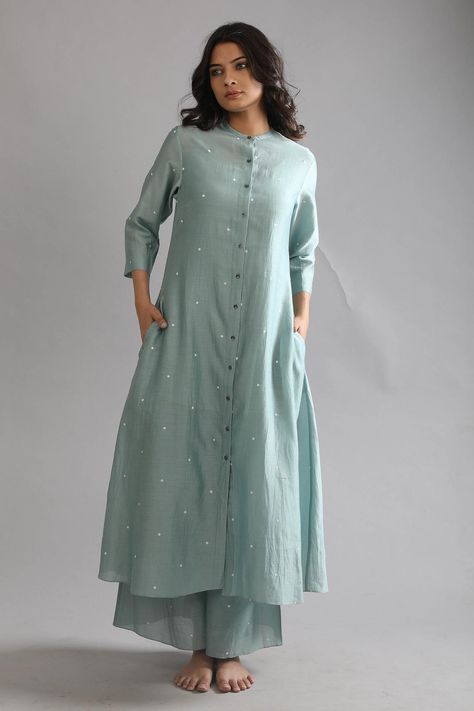 Kurta Sets for Women to Shop Online- Explore Latest Designs Linen Kurti Design, Kurta Designs Women Casual, Cotton Dress Summer Casual, Dress Design Pakistani, Kurtha Designs, Stylish Outfits Casual, Chudidar Designs, Long Frock Designs, Stylish Kurtis Design