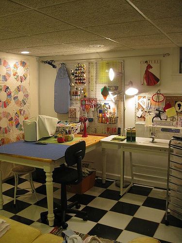 Organisation, Sewing Astethic, Small Sewing Room Organization, Astethic Room, Small Sewing Room, Sewing Area, Sewing Room Inspiration, Sewing Spaces, Coin Couture