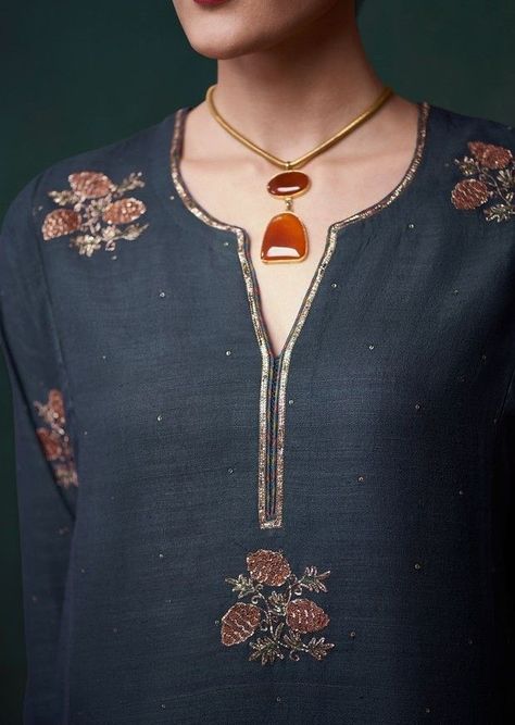 neckline design Salwar Neck Designs, Chiffon Frocks, Kurta Patterns, Churidar Designs, Simple Kurta Designs, Good Earth, Neck Designs For Suits, Simple Kurti Designs, Embroidery On Kurtis