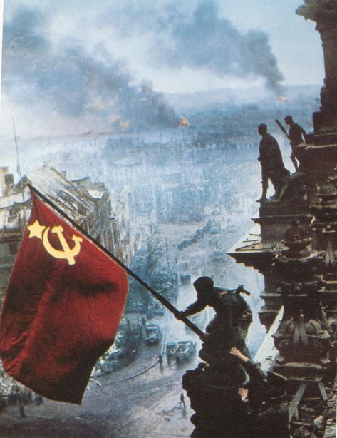 Berlin, Ww2 Propaganda Posters, Ww2 Soldiers, Military Wallpaper, Propaganda Art, Russian History, Red Army, Soviet Union, History Facts