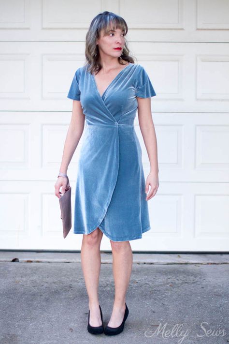 Velvet wrap dress - 2 Ways to style a stretch velvet dress - handmade by Melly Sews Couture, Velvet Dress Pattern, Wrap Dresses Diy, Diy Wrap Dress, Pola Rok, Short Dress Patterns, Maxi Dress Outfit Fall, Stretch Velvet Dress, Velveteen Dress