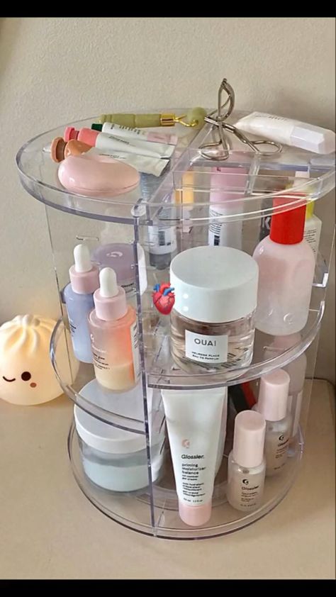 My hearts desires are too expensive 😩 #soldejaniero #lamer #heartsdesire #skincarecommunity #skincareobsessed #skincareaddict #skincareaddiction #skincareshelfie #headphoneaesthetic #makeupbag #pinterestaesthetic #pinterestinspo #matchalover #matchalatte Pretty Things To Buy, Koleksi Makeup, Rangement Makeup, Priming Moisturizer, Smink Inspiration, Care Organization, Skincare Organization, Pretty Skin Care, روتين العناية بالبشرة