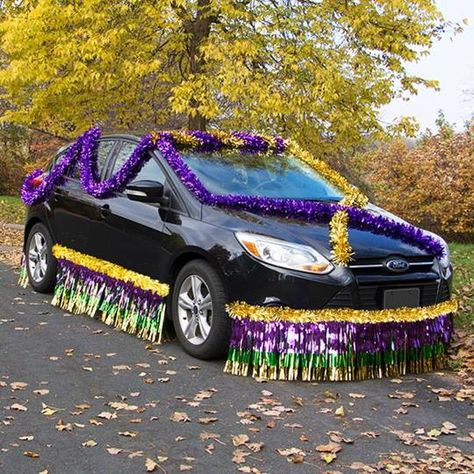 Parade Float Decorations, Car Decor Ideas, Parade Decorations, Senior Car, Car Decorating, Homecoming Court, Parade Ideas, Floating Decorations, Homecoming Parade