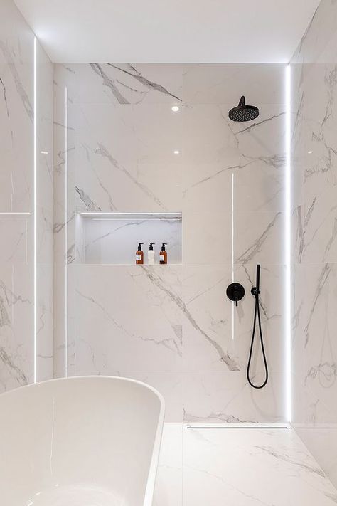 Luxury Marble Bathroom, Modern Marble Bathroom, Dekorere Bad, Bilik Air, Bilik Idaman, White Marble Bathrooms, Shiplap Bathroom, تصميم داخلي فاخر, Desain Furnitur Modern