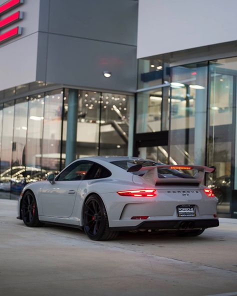 Porsche 991.2 GT3 painted in paint to sample Chalk Photo taken by: @ldv_photography on Instagram Porsche Girl, Porsche 991 Gt3, 991 Gt3, Turbo Car, Porsche 912, Porsche 928, Porsche 991, Porsche Macan, Porsche 964