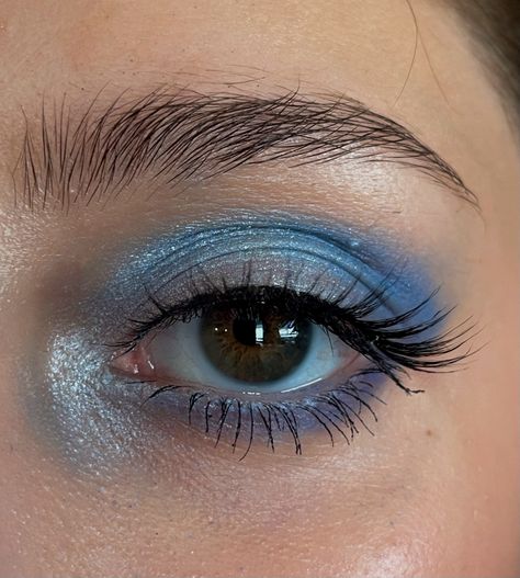 1989 Inspired Makeup Taylor Swift, Taylor Swift Makeup Debut, 1989 Concert Outfit Ideas, Taylor Swift Midnights Eye Makeup, Debut Makeup Taylor Swift, Taylor Swift 1989 Era Makeup, Taylor Swift Makeup 1989, Coldplay Concert Makeup Ideas, Ears Tour Makeup