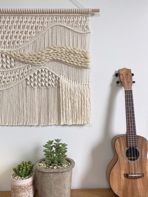 DIY TUTORIAL macrame weaving wall hanging How To Make Macrame, Macraweave Wall Hanging, Weaving Macrame, Macrame Weaving, Macrame Wall Hanging Tutorial, Macrame Wall Hanger, Macrame Knots Tutorial, Weaving Loom Projects, Weaving Wall Hanging