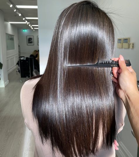 Have you ever heard of glass hair before? Now is the right time to nourish it and give it that insane amount of shine. Most professional salons can gi... Healthy Hair Tips, Long Bridal Hair, Glass Hair, Hair Color Underneath, Glossy Hair, Hair Control, Hair Shine, Workout Pictures, Nourishing Hair