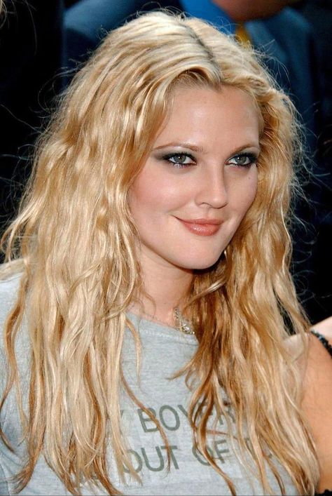 Drew Barrymore Hair, Drew Barrymore Style, Drew Barrymore 90s, Dolores Costello, 1990 Style, 90s Grunge Hair, Full Throttle, Actrices Hollywood, Stil Inspiration
