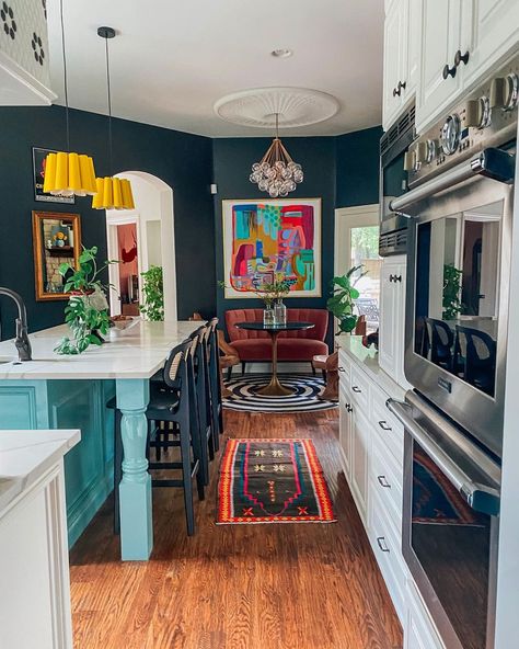 Organisation, Eclectic Decor Maximalist, Happy Kitchen Decor, Eclectic Colorful Kitchen, Colorful Eclectic Dining Room, Colorful Maximalist Kitchen, Colorful Maximalist Decor Kitchen, Vintage Maximalist Decor Kitchen, Eclectic House Design