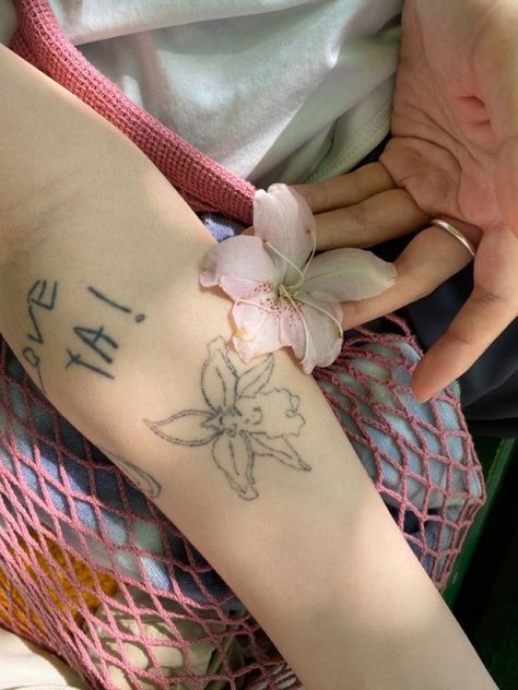 Flash Art, Tattoo Flash, Cute Tats, Handpoke Tattoo, Stick And Poke, 문신 디자인, Tattoo Placement, Skin Art, Piercing Tattoo