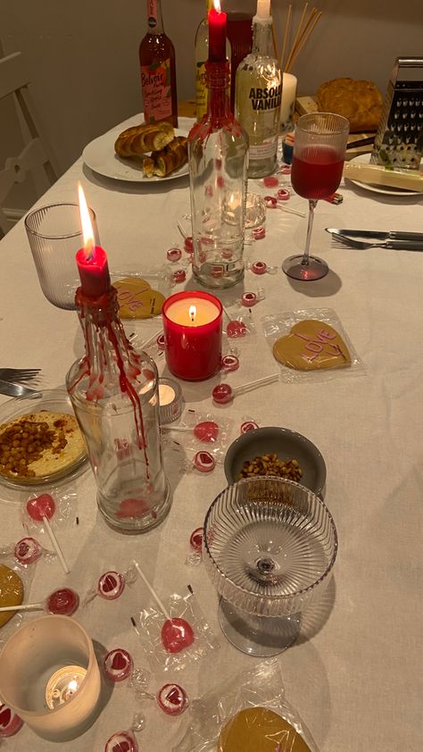 Valentines Day Dinner Party Decorations, Galentines Party Decor Red, Galentines Party Classy, Red Galentines Party, Valentines Day Dinner Aesthetic, Valentines Inspo Aesthetic, Galentines Party Coquette, Red And Pink Dinner Party, Girls Valentines Party Aesthetic