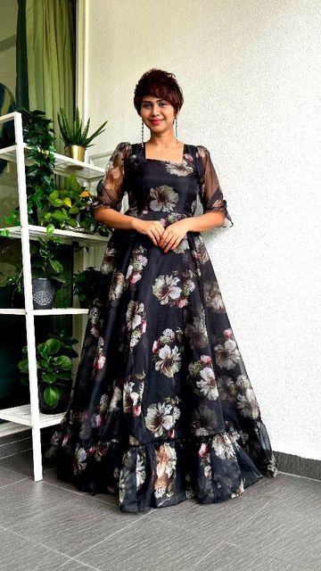 Step Frock For Women, Western Gowns Party Wear Designer, Organza Gown Designs, Organza Long Frocks, Organza Frocks For Women, Long Frocks For Women, Organza Frocks, Floral Organza Dress, Simple Frock