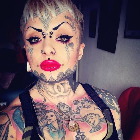 TATTOOED FACES SQUAD on Instagram: “@dollvontattoo #blackworktattoo #headtattoo #necktattoo #instaart #tatts #tattoo #tattooed #ink #model #tribe #facetattoo #tattoomodel…” Heavily Tattooed, Scalp Tattoo, Transgender Outfits, Tattooed Girls, Ink Model, Scary Tattoos, How To Draw Eyebrows, Facial Tattoos, Body Tattoo