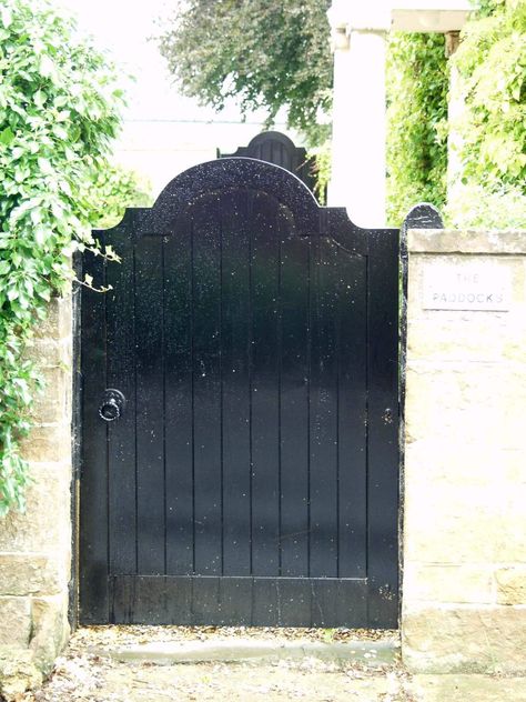 A hefty traditional garden gate is painted black and provides privacy for this garden in England. - Enjoy more enticing entryways and the magical gardens beyond their doors #garden #gates Gate Design Ideas, Gate Pictures, Fence Door, Wooden Garden Gate, Metal Garden Gates, Garden Gate Design, Outdoor Gate, Atlanta Botanical Garden, Gate Ideas