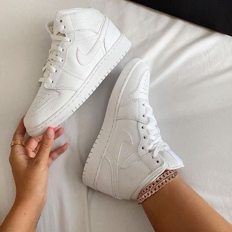 Air Jordan 1 White, Jordan 1 High Outfit, Jordan 1 White, Jordan 1 Mid White, Cheap Jordan Shoes, Black Athletic Shoes, Jordan Shoes Girls, All Nike Shoes, Cheap Shoes Online