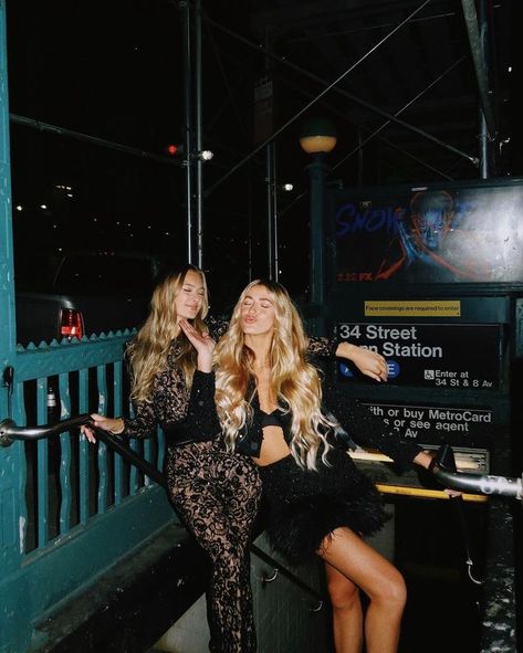 Nye Bestie Pics, Nyc Night Out Aesthetic, Tall Model Aesthetic, Nyc Birthday Aesthetic, Nyc Going Out, Nyc Night Out, Night Out Photo Ideas, Going Out Pictures, Night Out Photoshoot