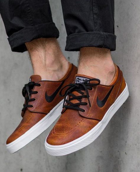 Why you need a pair of sneakers? Read on to know more about the most versatile footwear! Janoski Nike, Stil Masculin, Skor Sneakers, Men Footwear, Trendy Mens Fashion, Stefan Janoski, Reebok Sneakers, Sneakers Mode, Air Zoom