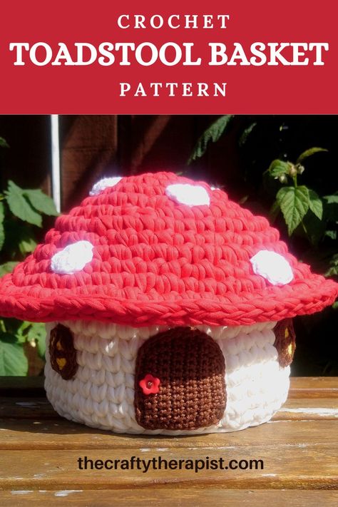 Amigurumi Patterns, Tela, Crochet Fairy House, Free Crochet Mushroom, Crochet Toadstool, Mushroom Patterns, Toadstool Fairy, Basket Crochet Pattern, Scrap Crochet