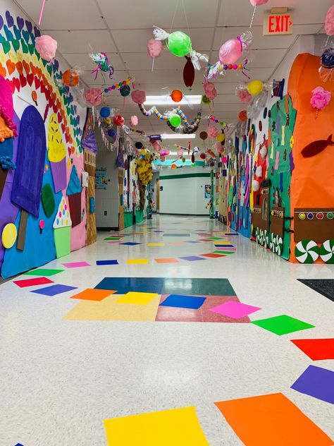 Scholastic book fair hallway decorations School Assembly Decorations, School Events Decoration Ideas, Candyland Theme Pep Rally, Candyland Themed Hallway, Decorated Hallways School, Summer Hallway Decorations, School Halloween Hallway Decorations, Hoco Hallway Ideas, Wacky Wednesday Decorations