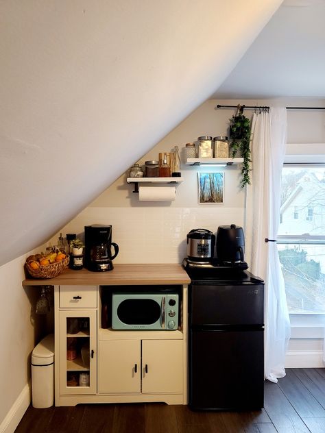 #tinykitchen #studioapartment #kitchenette #tinyliving Bedroom With Mini Kitchen, Studio Apartment With Kitchenette, Small Attic Kitchenette, Garage Apartment Kitchenette, Kitchen In Bedroom Mini, Downstairs Apartment Ideas, How To Build A Kitchenette, Home Office Kitchenette, Kitchenette Aesthetic