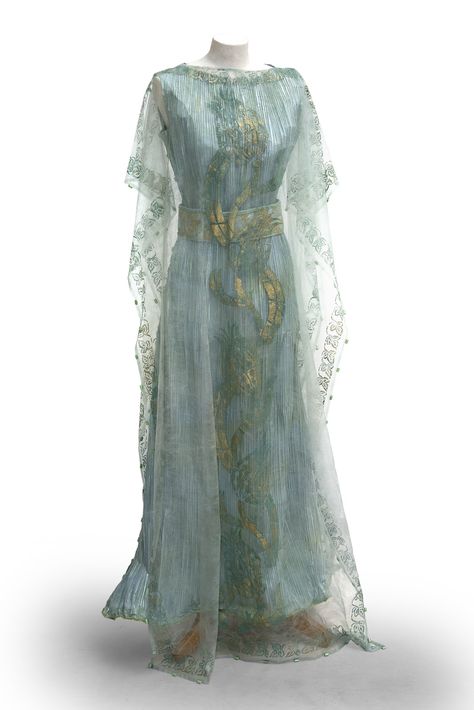 Prêt-à-Papier or Couture Paper: The Exquisite Art of Isabelle de Borchgrave | Evelyne Politanoff Beautiful 1920s Dress, Hillwood Estate, Callot Soeurs, Light Green Dress, 1900s Fashion, Edwardian Dress, French Silk, Vintage Mode, Stil Inspiration