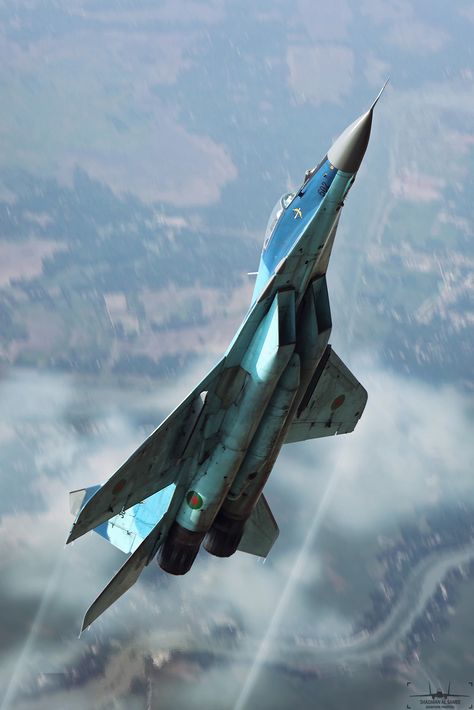 https://flic.kr/p/24at4wJ | 36502: Bangladesh Air Force Mig-29B Fulcrum. | Two-shot-composite/ Air-to-air visualization: Going vertical! 5 oh 2 was originally shot at DAC. Mig 29 Fulcrum, Bangladesh Air Force, Tomcat F14, Russian Fighter Jets, Fighter Planes Jets, Jet Fighter Pilot, Russian Fighter, Mig 29, Us Military Aircraft