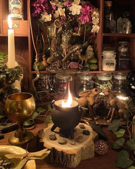 Photo by Enchanted Living on May 01, 2022. Tumblr, Witchcraft Altar Aesthetic, Witch Alter Inspiration, Witch Core Room, Wicca Altar Ideas, Witchcraft Aesthetic Dark, Shadow Magic Aesthetic, Loki Altar, Mexican Witch