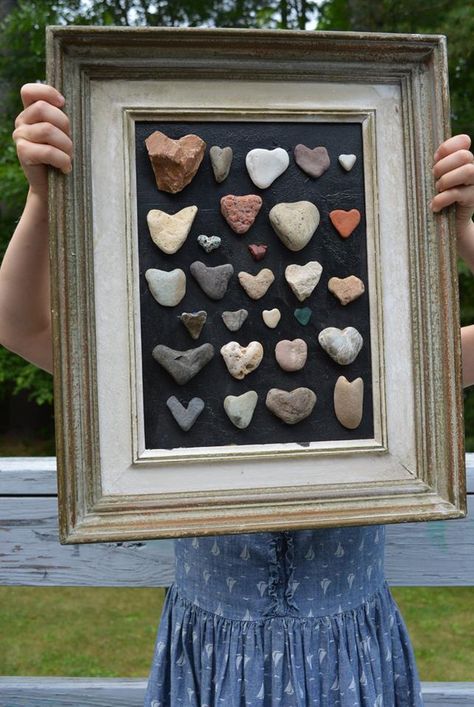 Rock Collection Display, Heart Shaped Rocks, Stones Art, Hemma Diy, Deco Nature, Art & Craft Paint, Craft Paint, Stone Crafts, Beach Crafts