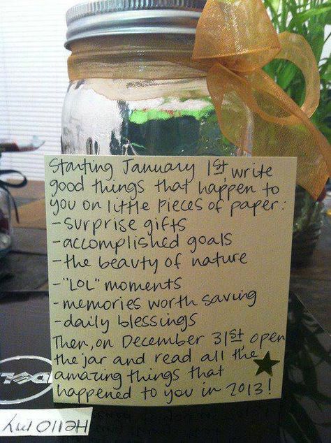 Tweet This Post Blessings Jar, Gratitude Jar, Memory Jar, Diy Cadeau, January 1st, Cool Ideas, E Card, Cool Stuff, Nouvel An